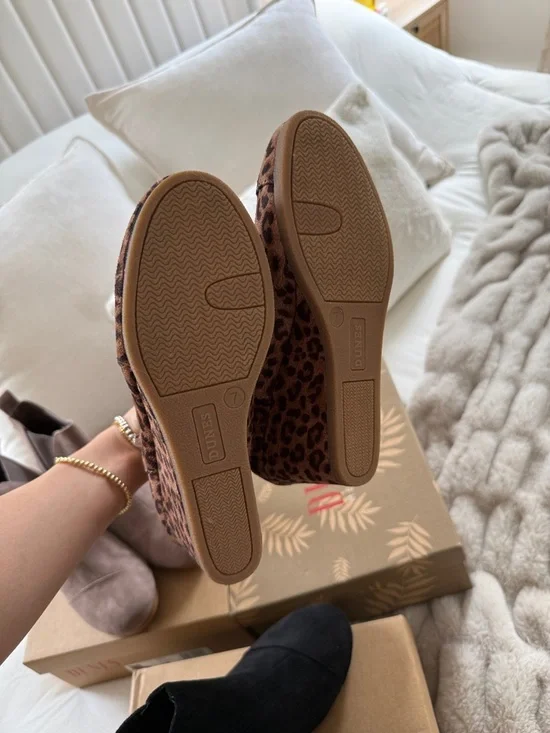 BRAND NEW DUNES Zoey Suede Women's Ankle Boots size 7 - Picture 9 of 10